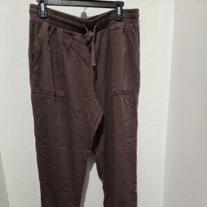 Size L Pants  by Splendid – Some pealing in the crotch area- Loved 👖✨